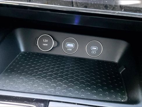 Used 2025 Genesis G70 2.5T image 31