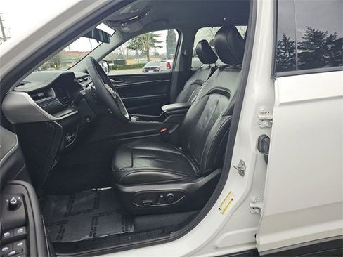 Used 2023 Jeep Grand Cherokee Limited w/ Luxury Tech Group II image 9