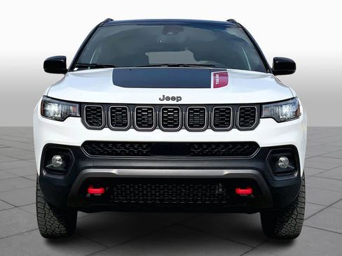 Used 2025 Jeep Compass Trailhawk AWD/4WD image 4