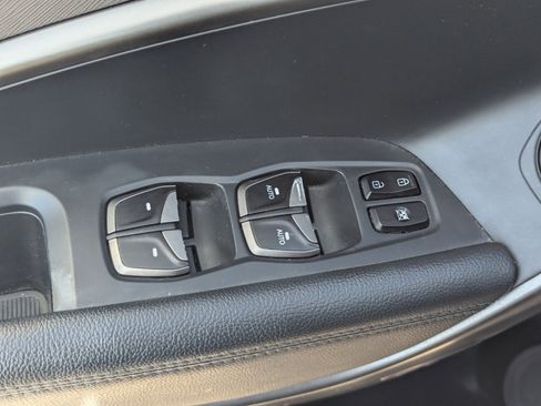 Used 2018 Hyundai Santa Fe Limited FWD image 22
