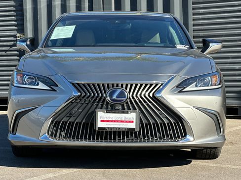 Used 2019 Lexus ES 300h w/ Luxury Package image 11
