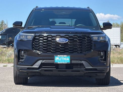 Used 2025 Ford Explorer ST-Line w/ ST-Line Street Pack AWD/4WD image 10
