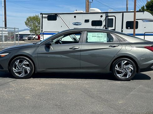 New 2026 Hyundai Elantra Limited FWD image 7