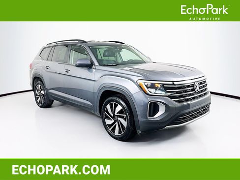 Used 2025 Volkswagen Atlas SE AWD/4WD image 1