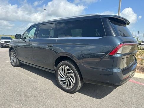 Used 2025 Lincoln Navigator L Reserve AWD/4WD image 4