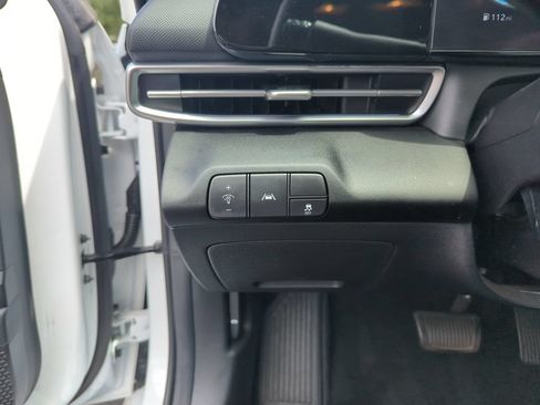 Used 2023 Hyundai Elantra Limited FWD image 20