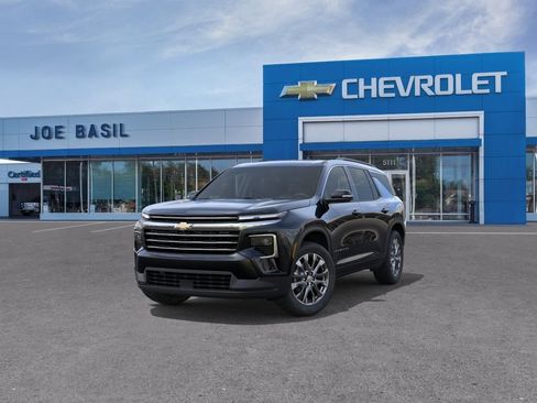 New 2026 Chevrolet Traverse LT w/ Sun and Wheel Package AWD/4WD image 8