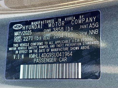 Certified 2025 Hyundai Elantra SE image 30