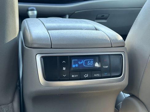 Used 2016 Toyota Highlander XLE AWD/4WD image 22