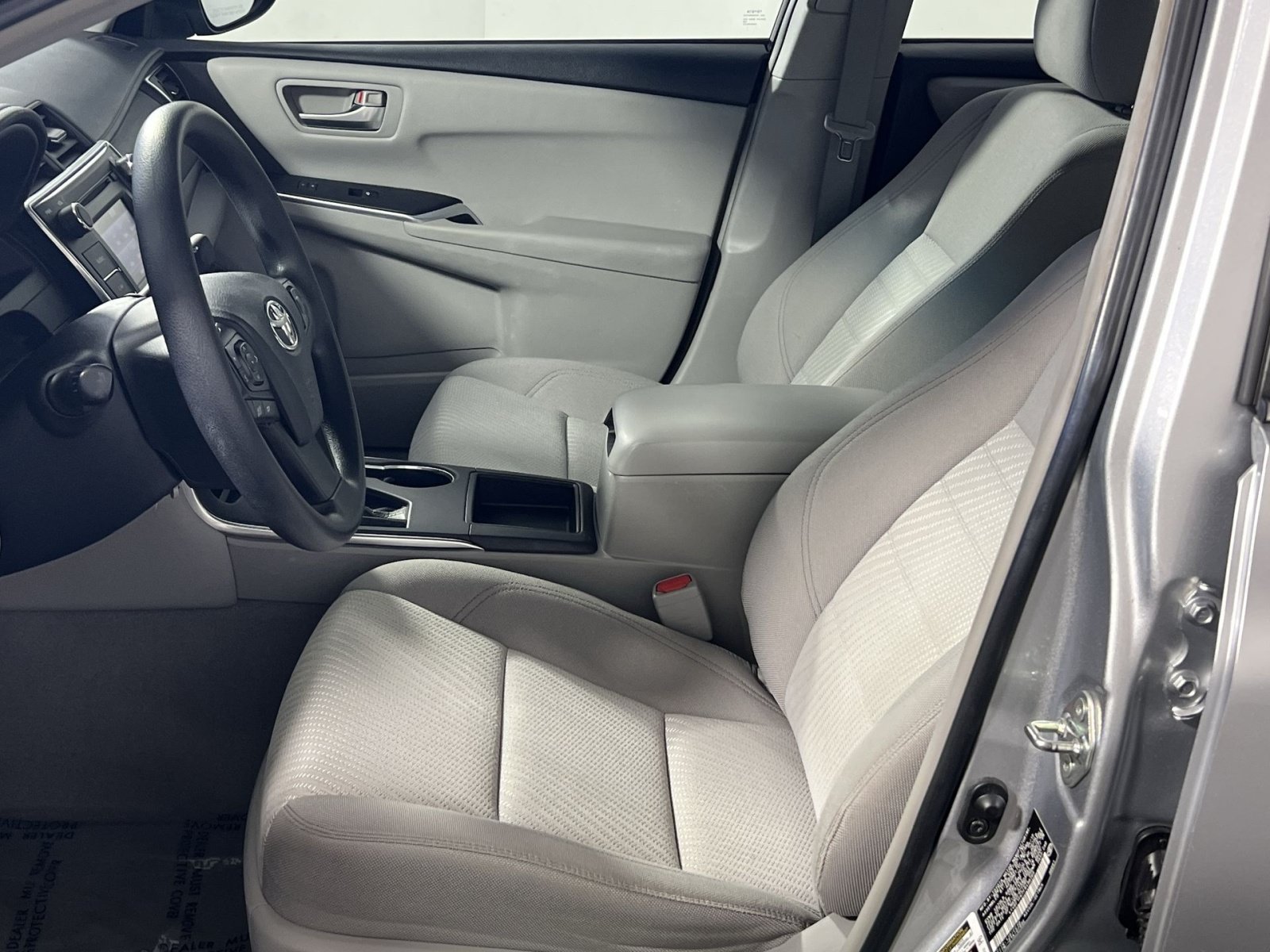 Used 2015 Toyota Camry LE FWD image 13