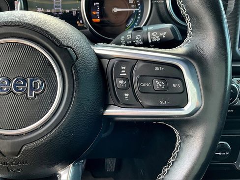 Used 2022 Jeep Wrangler Unlimited Sahara w/ Cold Weather Group image 19