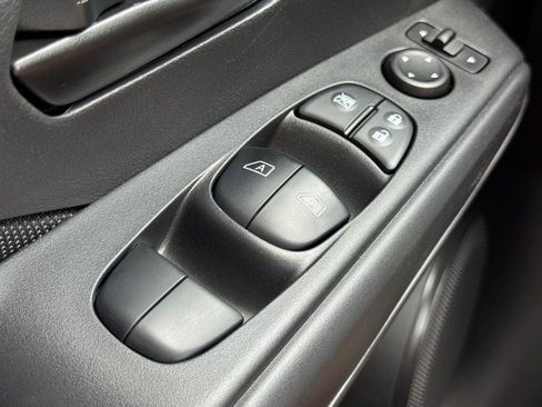 New 2025 Nissan Kicks Play S image 19