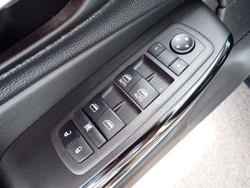 Used 2023 Jeep Cherokee Altitude Lux AWD/4WD image 15