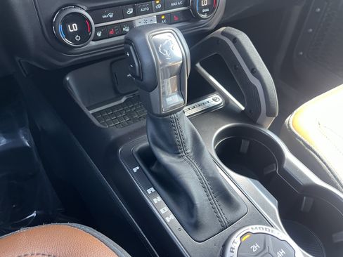 Used 2024 Ford Bronco Outer Banks AWD/4WD image 26