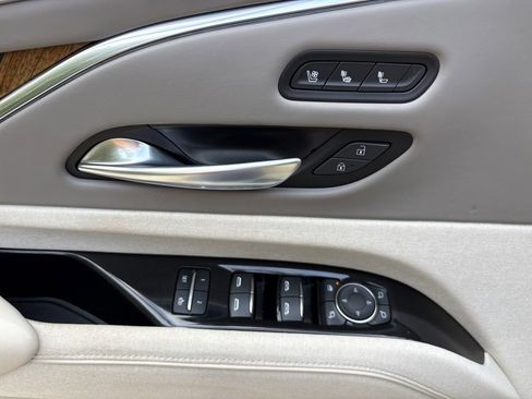 Used 2023 Cadillac Escalade Premium Luxury Platinum image 18