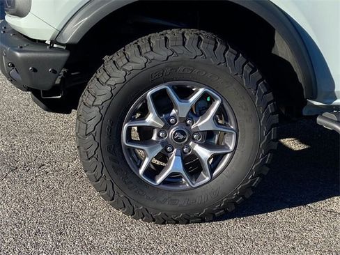 Used 2024 Ford Bronco Badlands image 9