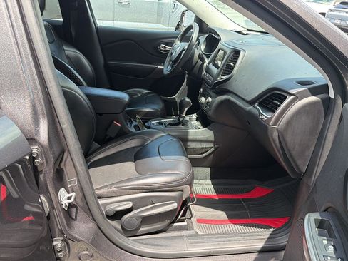 Used 2020 Jeep Cherokee Latitude Plus AWD/4WD image 13