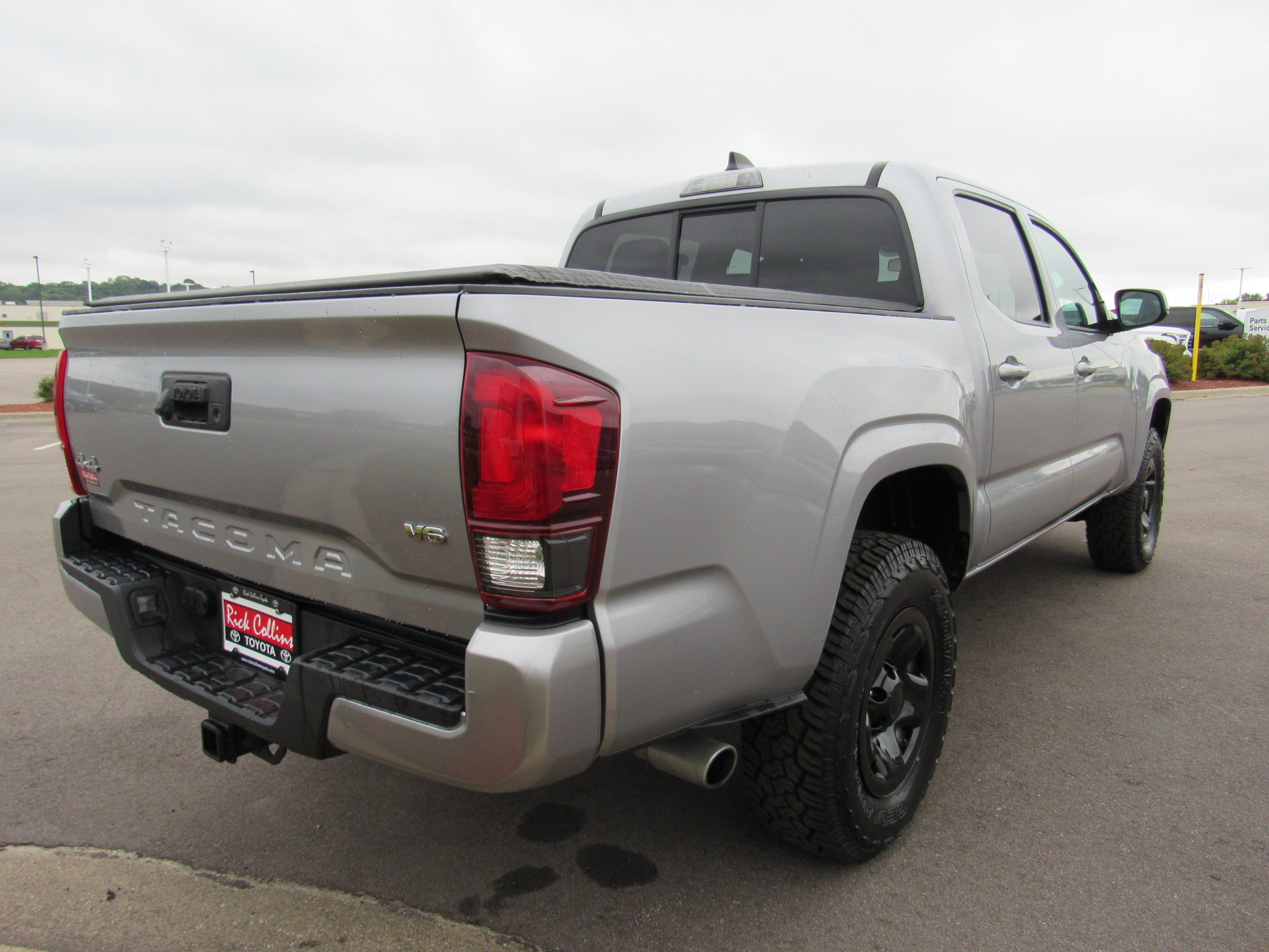 Used 2021 Toyota Tacoma SR AWD/4WD image 6