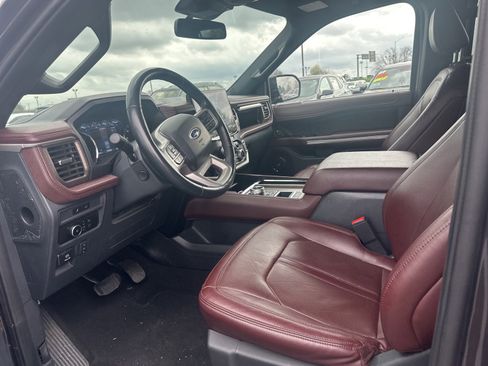 Used 2024 Ford Expedition Limited image 6