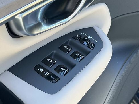 New 2026 Volvo XC90 B6 Plus w/ Protection Package Premier image 23