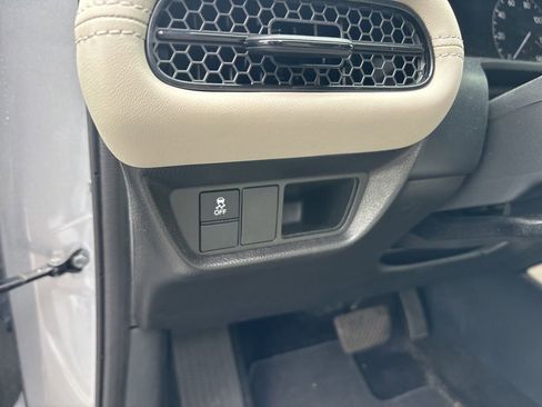 Used 2023 Honda HR-V LX image 18