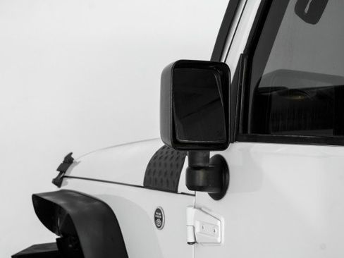 Used 2017 Jeep Wrangler Sahara w/ Connectivity Group image 28