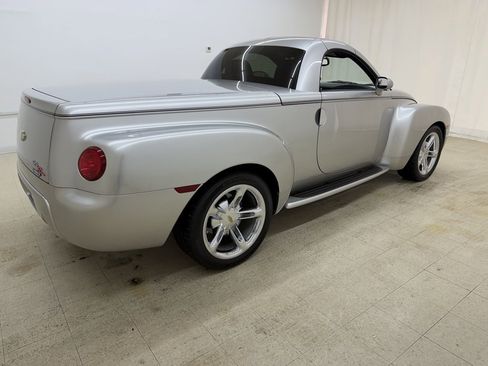 Used 2004 Chevrolet SSR w/ Preferred Equipment Group image 7