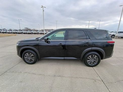 Used 2022 Nissan Pathfinder S image 4