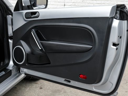 Used 2013 Volkswagen Beetle 2.5 image 34