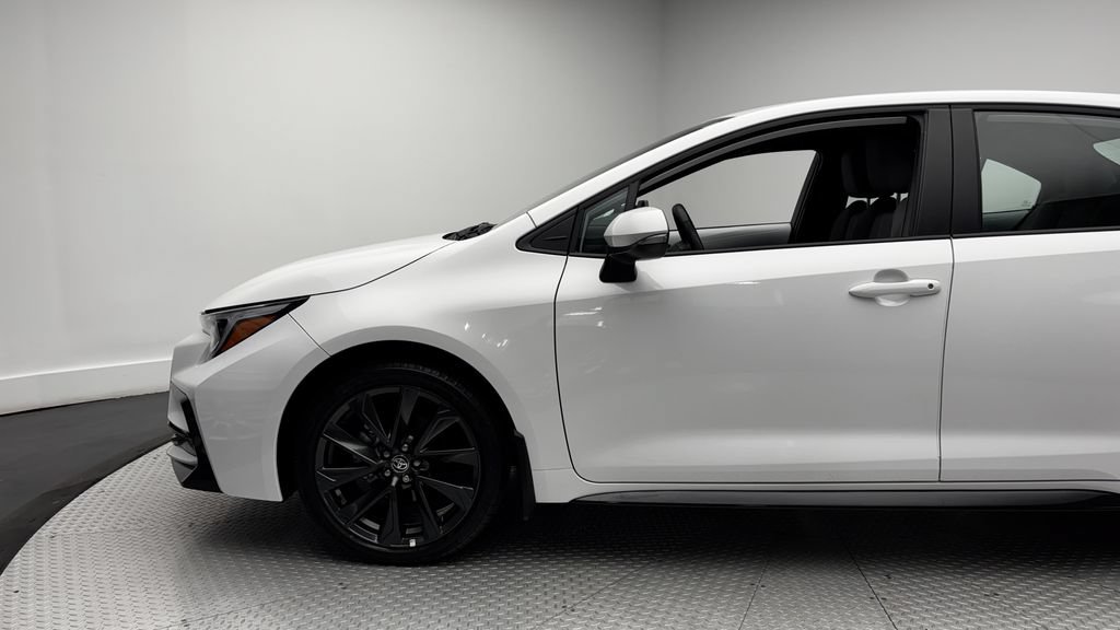 Used 2026 Toyota Corolla SE w/ SE Package FWD image 5