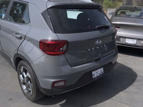 Used 2021 Hyundai Venue SEL w/ Cargo Package FWD image 5