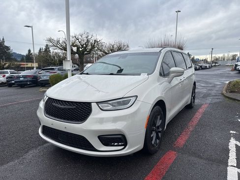 Used 2021 Chrysler Pacifica Touring w/ S Appearance Package image 3