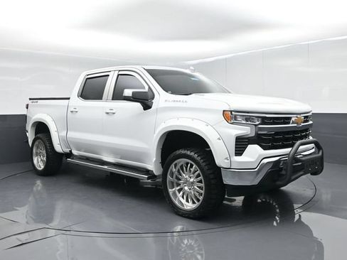 Used 2025 Chevrolet Silverado 1500 LT w/ Protection Package AWD/4WD image 2