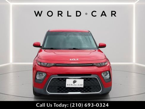 Used 2022 Kia Soul LX w/ Technology Package FWD image 2