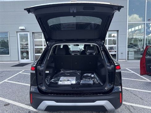 Used 2025 Volkswagen Tiguan S image 11