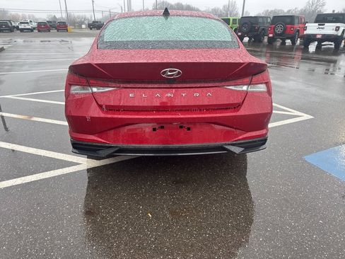 Used 2022 Hyundai Elantra SEL w/ Convenience + Premium Package image 10