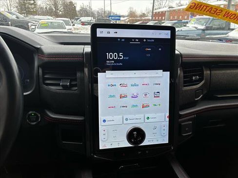 Used 2022 Ford Expedition Limited image 10