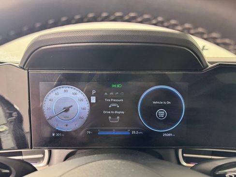 Used 2025 Hyundai Elantra Limited FWD image 33
