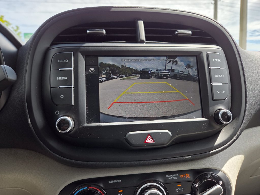 Used 2025 Kia Soul LX w/ LX Technology Package FWD image 36