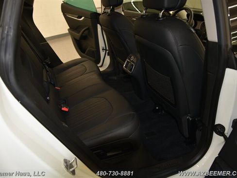 Used 2021 Maserati Levante image 20