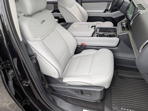 Used 2025 Ford Expedition Platinum w/ Platinum Ultimate Package AWD/4WD image 21