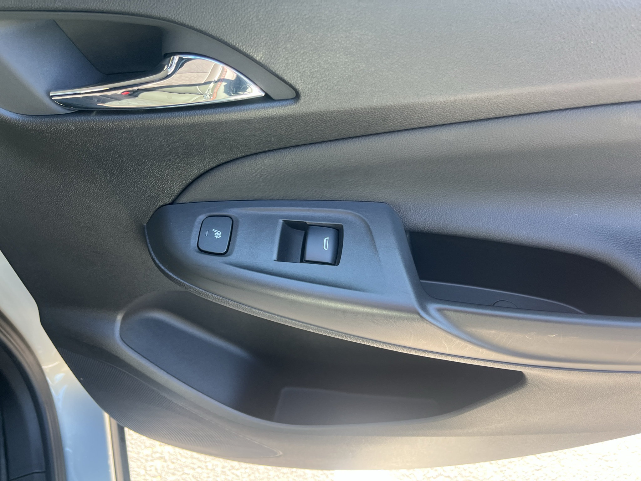 Used 2023 Chevrolet Bolt EUV Premier w/ Sun & Sound Package FWD image 36