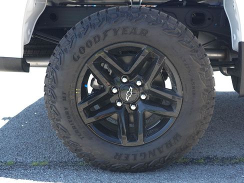 New 2026 Chevrolet Silverado 1500 Custom Trail Boss w/ LPO, Dark Essentials Package AWD/4WD image 12