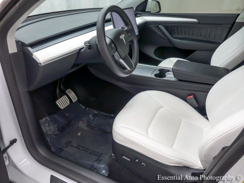 Used 2023 Tesla Model Y Performance AWD/4WD image 13
