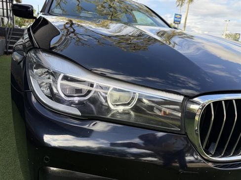 Used 2019 BMW 740i w/ Executive Package image 9