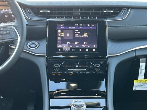 New 2025 Jeep Grand Cherokee Laredo X w/ Luxury Tech Group I image 16