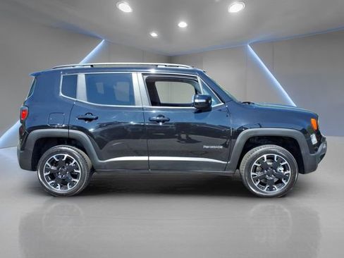 Used 2023 Jeep Renegade Latitude AWD/4WD image 2