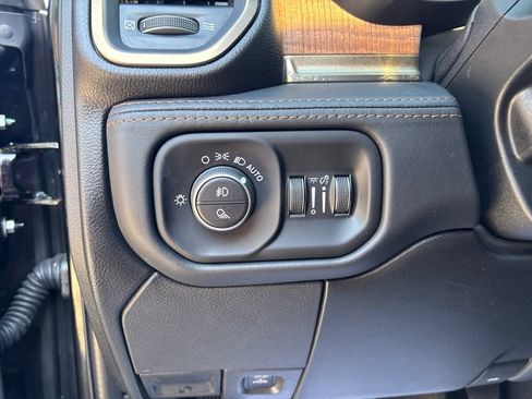 Used 2022 RAM 2500 Limited AWD/4WD image 62