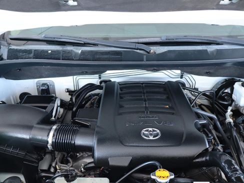 Used 2017 Toyota Tundra SR5 w/ SR5 Upgrade Package AWD/4WD image 50