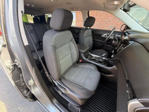 Used 2021 Chevrolet Traverse LS AWD/4WD image 12